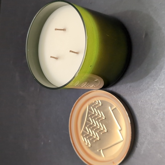 Bath & Body Works,White Barn Vanilla Balsam 3 Wick Candle. - Picture 4 of 7